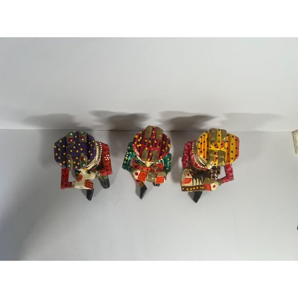 Set Of 3 Hand-Painted Carved Indian Raja Musician Figurines In Vibrant Colors Wo - Picture 9 of 10